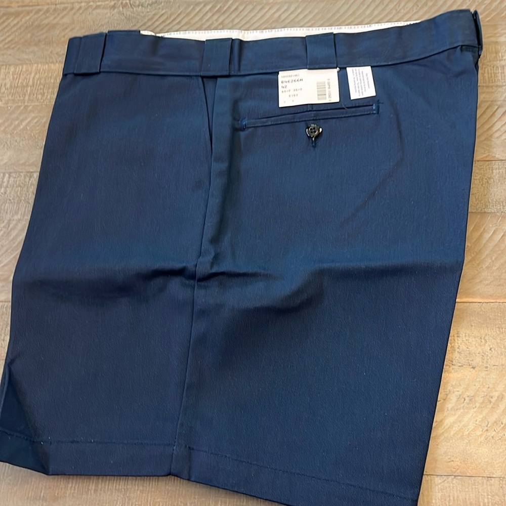 LL Bean Men’s Navy Shorts NWT- Waist 42 65 % Polyester 35% Cotton